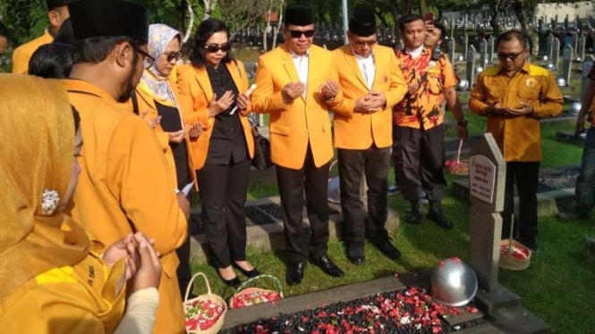 MKGR nyekar ke makam Pahlawan Revolusi.