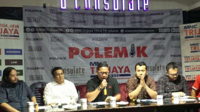 Diskusi 'Sepak Mafia Bola' di D'consulate