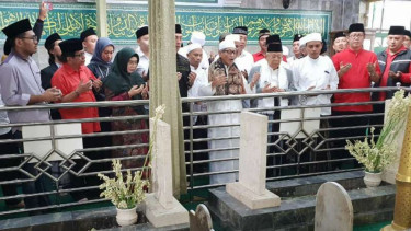 Cawapres Ma'ruf Amin ziarah ke Makam Keramat Empang