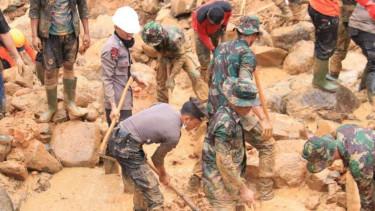 Aktivitas pencarian korban longsor Sukabumi