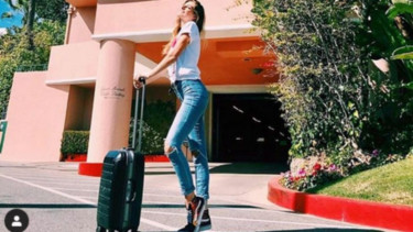 Traveling dengan koper Carry-On Closet 2.0 