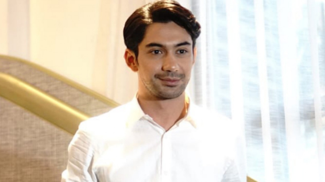 Reza Rahadian.