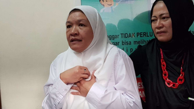 Neli Apriani, debitur Bank BTN Cabang Cikarang, Jawa Barat, setelah menjalani sidang pembacaan putusan di Pengadilan Negeri Kelas 1A Khusus Bandung pada Rabu, 9 Januari 2019.