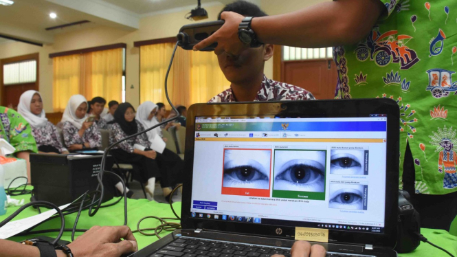 Ilustrasi Pembuatan e-KTP 