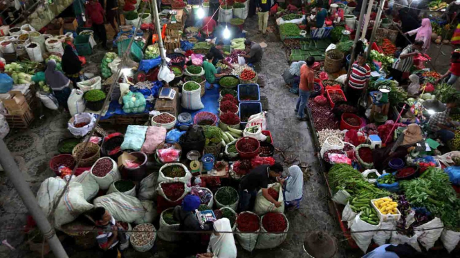 Aktivitas pedagang dan konsumen di pasar tradisional sayur dan rempah-rempah. (foto ilustrasi konsumsi masyarakat)