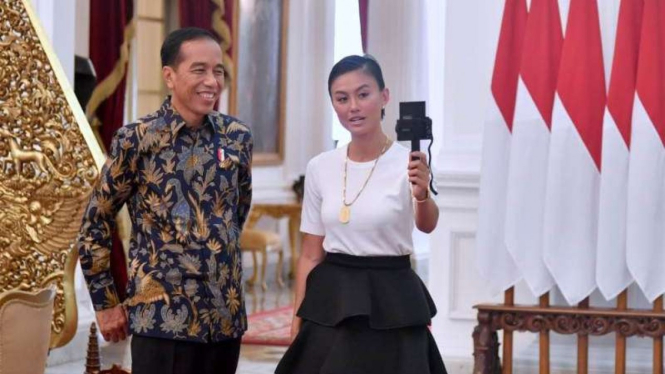 Presiden Joko Widodo dan Agnez Mo