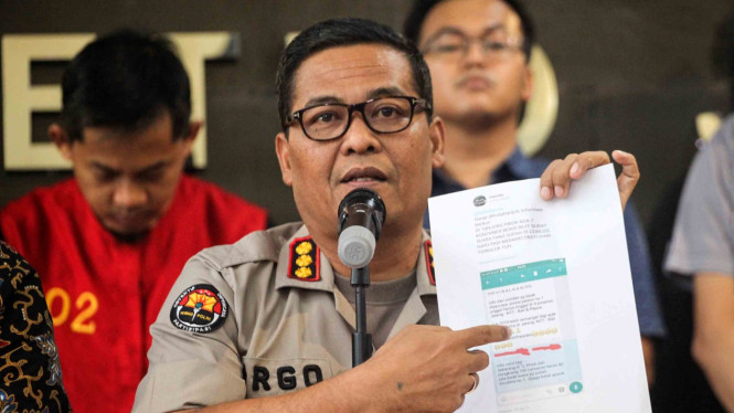 Kepala Biro Penerangan Masyarakat Divisi Humas Polri, Brigjen Argo Yuwono (tengah).
