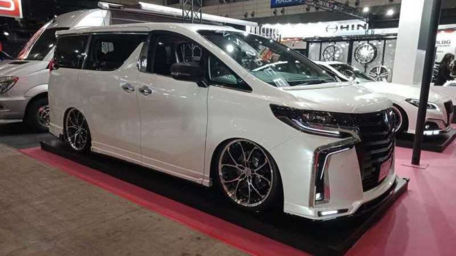 Toyota Alphard modifikasi garapan M'z Speed.