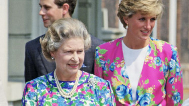Ratu Inggris dan Puteri Diana.