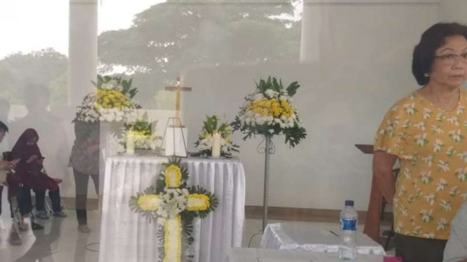 Suasana rumah duka Robby Tumewu