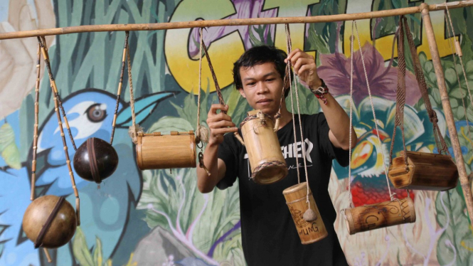 Kerajinan Tangan Hasil Olahan Bambu Sungai Ciliwung