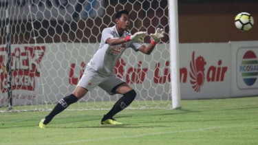 Penjaga gawang Madura United, Satria Tama