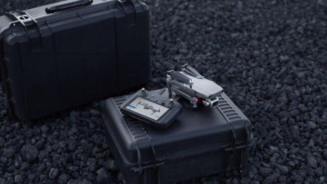 DJI pamer Drone Smart Controller.