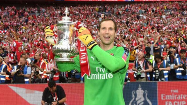 Petr Cech mengantar Arsenal juara Piala FA
