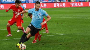 Winger Dalian Yifang, Yannick Ferreira Carrasco