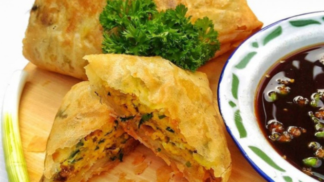 Martabak tahu telur.