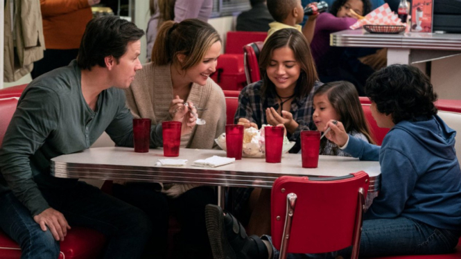Film Instant Family.