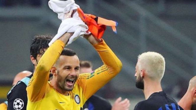 Kiper Inter Milan, Samir Handanovic dinyatakan postif COVID-19.