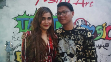 Penyanyi Andika Mahesa (kanan)