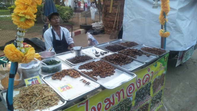 Kuliner ekstrem Thailand, ulat sagu, jangkrik hingga kalajengking.