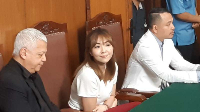 Gisel dan pengacara di ruang sidang