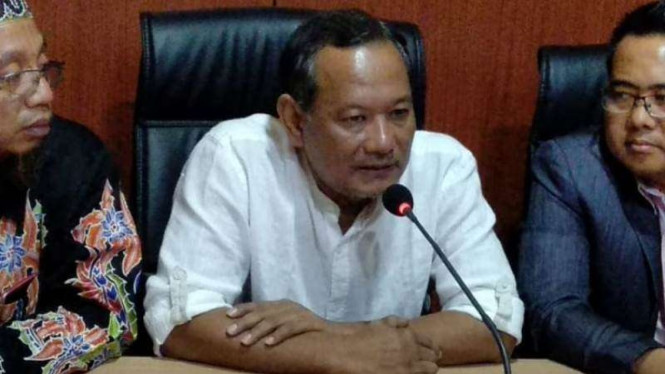 Vigit Waluyo (tengah)