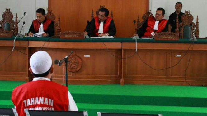 Tersangka Direktur Utama Abu Tours Muhammad Hamzah Mamba di PN Makassar.