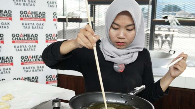 memasak sajian kuliner di Go Ahead Challenge