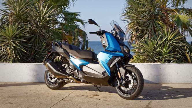 Sepeda motor BMW C 400 X.