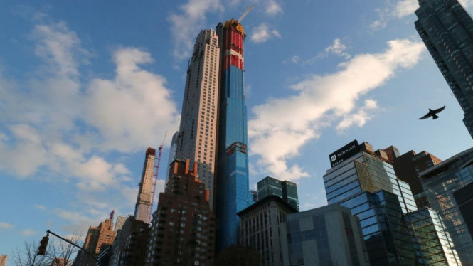 Apartemen yang berada di gedung 220 Central Park South ini memiliki empat lantai dan dan menghadap ke taman New York yang terkenal.-Getty Images