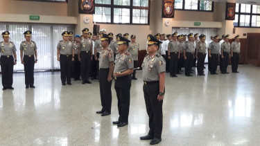Kabareskrim Komjen Pol Idham Azis mendapat rapor kenaikan pangkat bintang tiga