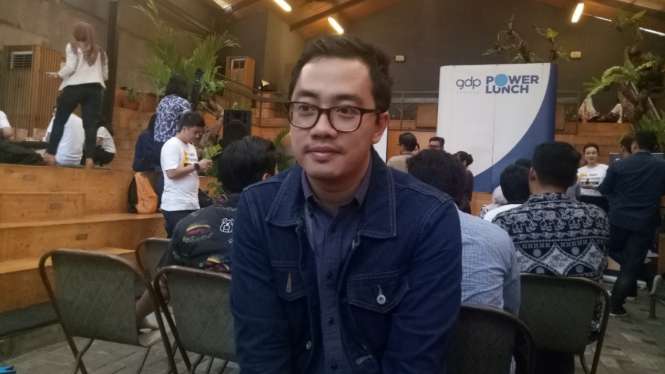 Dennis Adhiswara