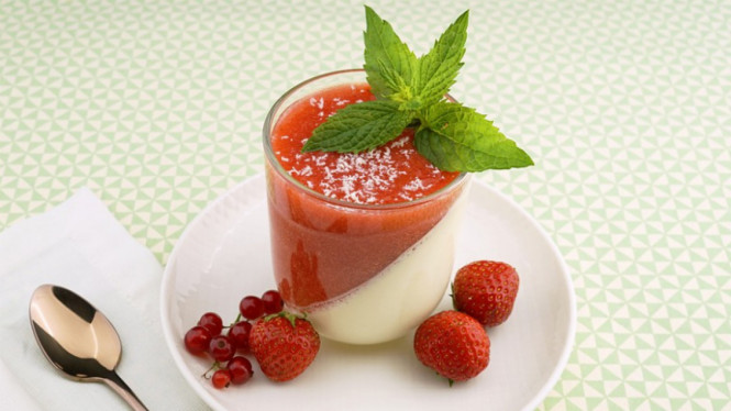 Ilustrasi puding stroberi.