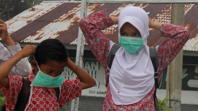 Pembagian Masker Gratis untuk Anak Sekolah. Foto ilustrasi.