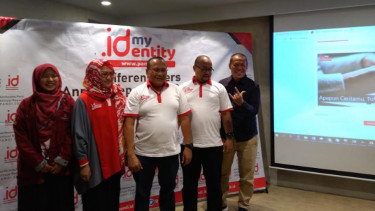Konferensi pers perselisihan nama domain 