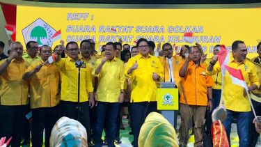 Ketua Umum Golkar Airlangga Hartarto beserta para kader Golkar