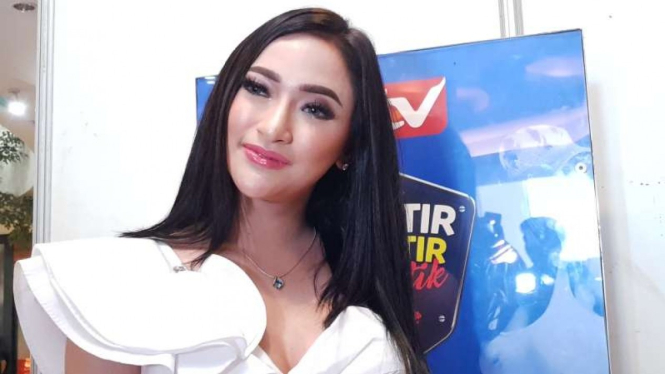 Amel Alvi 