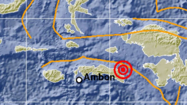 Gempa bumi 5,8 SR mengguncang Ambon, Maluku. 