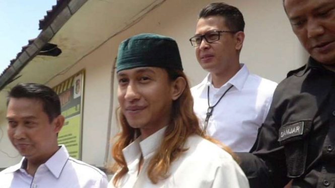 Habib Bahar Bin Smith.