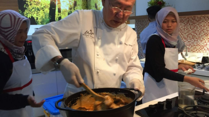 William Wongso masak gulai ayam