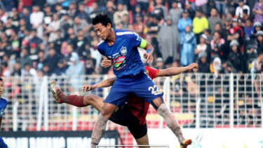 Duel Persibat Batang vs PSIS Semarang.