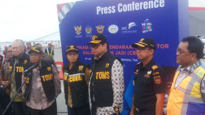 Menteri Keuangan Sri Mulyani Indrawati (ketiga dari kanan) saat peresmian aturan itu di kantor PT Indonesia Kendaraan Terminal, Jakarta, Selasa, 12 Februari 2019.