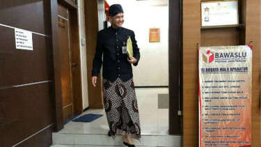 Ganjar Pranowo saat diperiksa Bawaslu