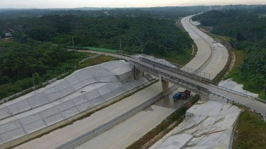 Progres pembangunan Jalan tol di Indonesia.