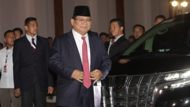 Capres nomor urut 02 Prabowo Subianto tiba untuk mengikuti debat capres 2019 putaran kedua di Hotel Sultan, Jakarta, Minggu, 17 Februari 2019.