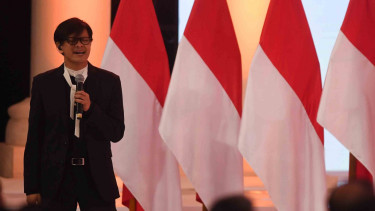 Armand Maulana menyanyikan lagu Indonesia Raya sebelum debat capres 2019 di Hotel Sultan, Jakarta