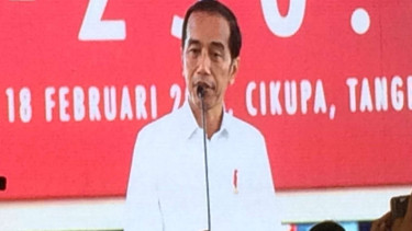 Presiden Joko Widodo di pabrik Mayora, Cikupa, Tangerang.