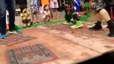 Aksi senam sambil injak sajadah viral di media sosial