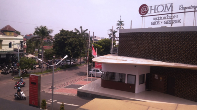 Pintu masuk Hotel @Hom Gresik. (FOTO: Istimewa)