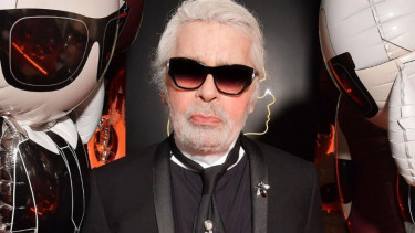 Mendiang Karl Lagerfeld.